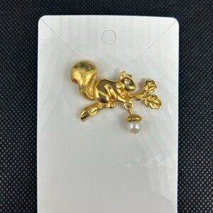 Vintage Avon squirrel lapel pin